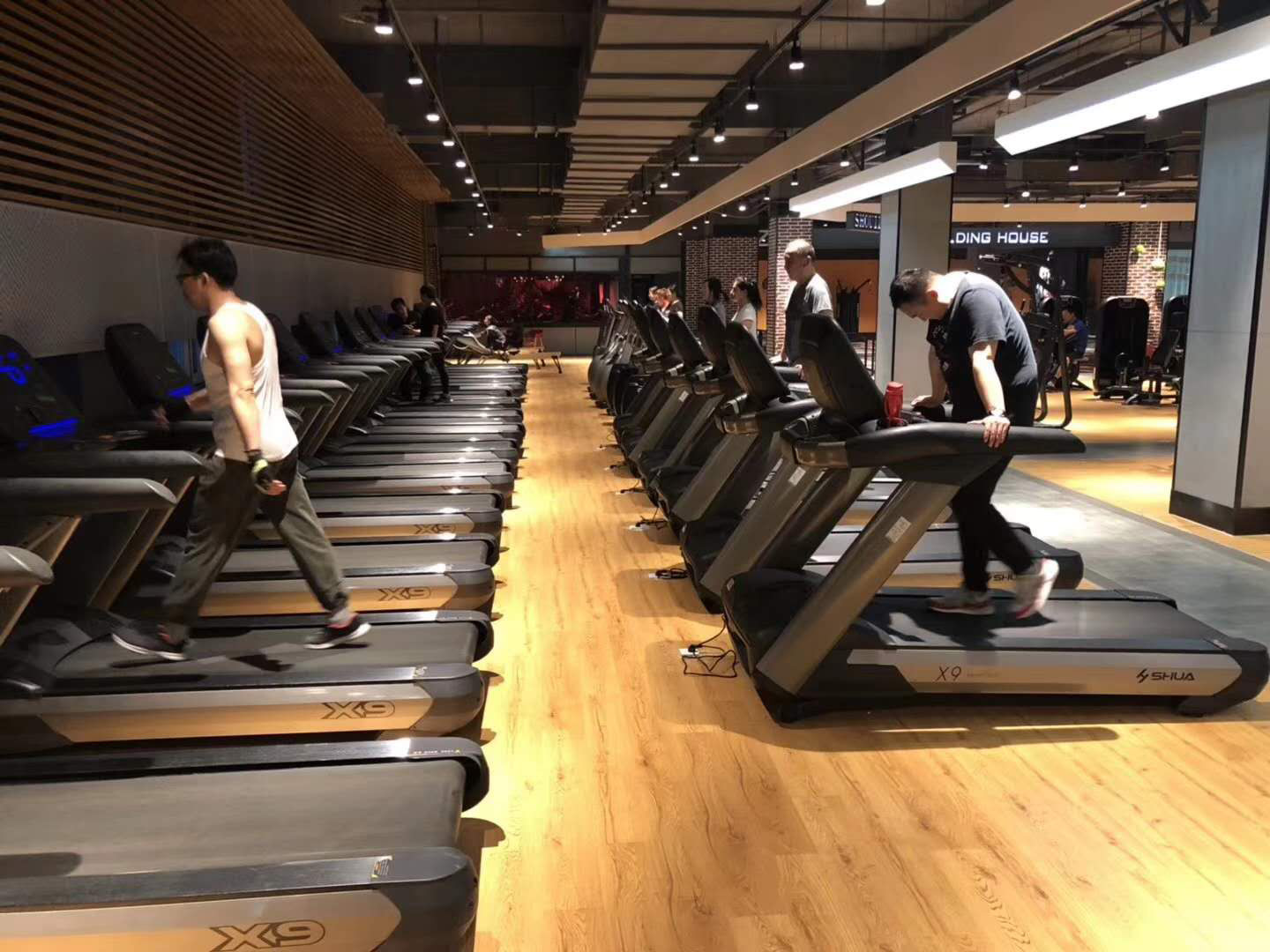 KS娱乐体育智能健身器材